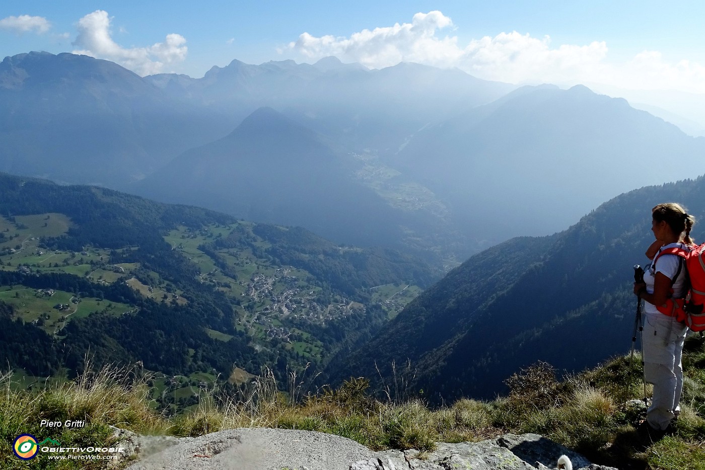 35 Bella vista su Valgoglio, Spiazzi di Gromo, la Valbondione, Vigna Soliva....JPG
